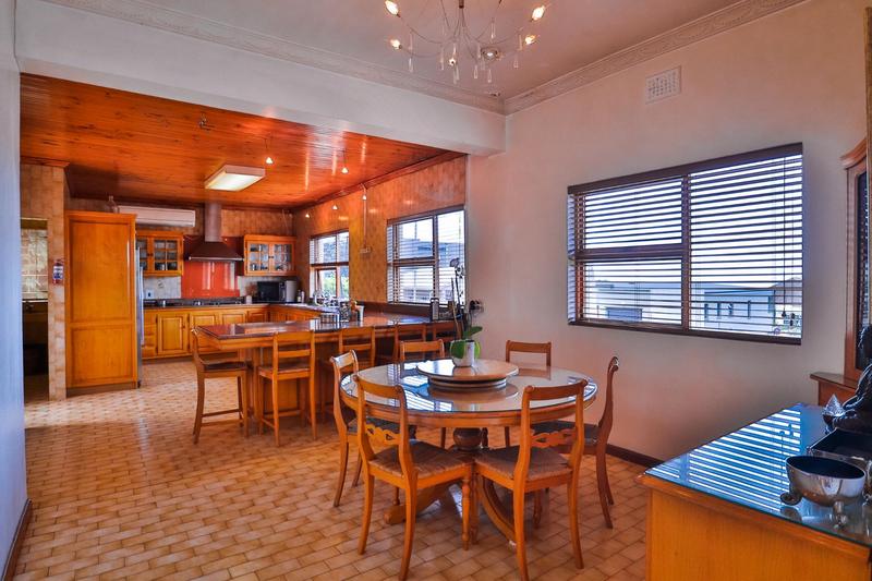 To Let 8 Bedroom Property for Rent in Walmer Estate Western Cape